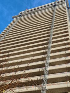 DES FRITES ET LES FLAMMES